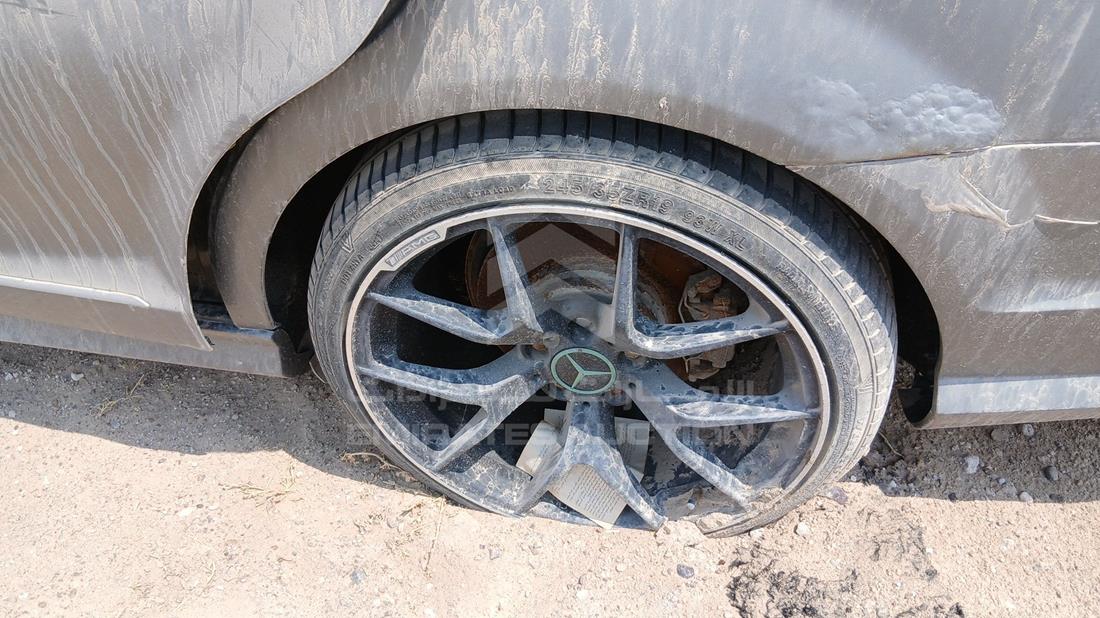 2008 Mercedes C200 — Rear Left Tyre — Photo 30