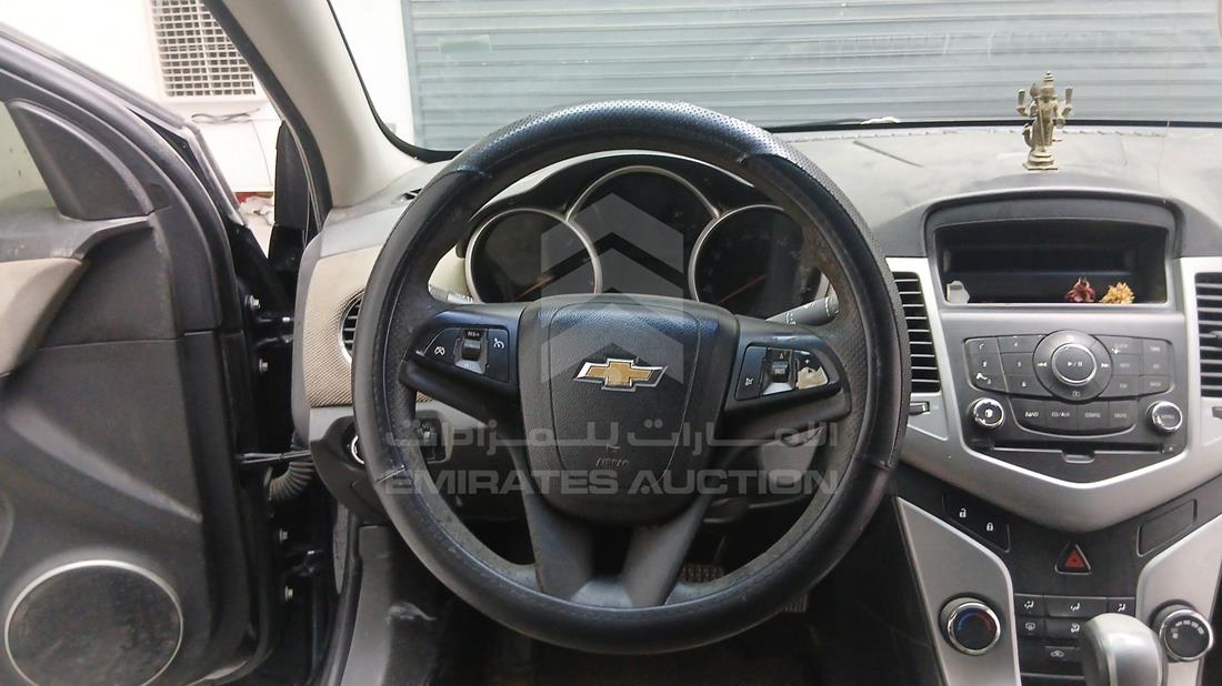 شيفروليه كروز 2012 — التحكمات في عجلة القيادة — صورة 15