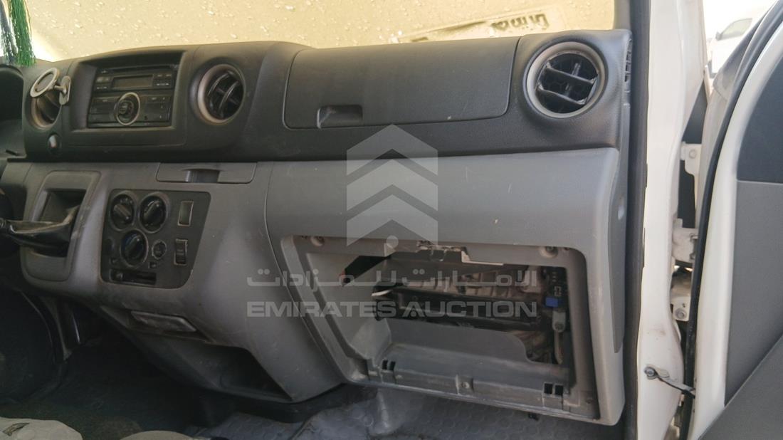 نيسان إن في 350 2015 — زاوية واجهة الراكب الأمامي الأيمن — صورة 19