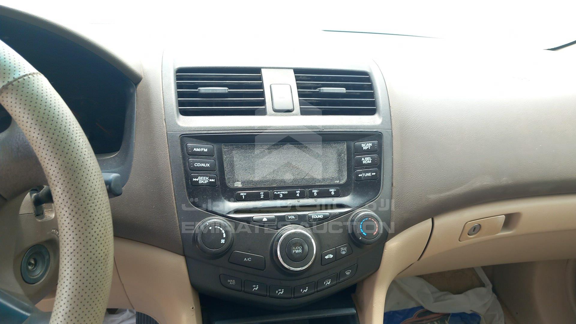 2005 HONDA ACCORD VIN: JHMCM56515C400171