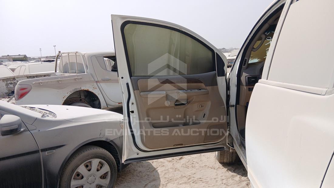 نيسان أرمادا 2009 — الباب الأمامي الأيسر — صورة 10