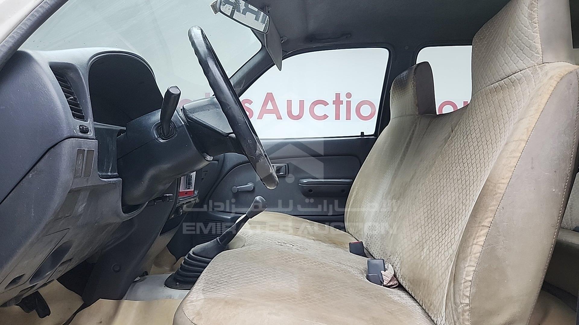 2005 TOYOTA HILUX VIN: JTFEM426450162201