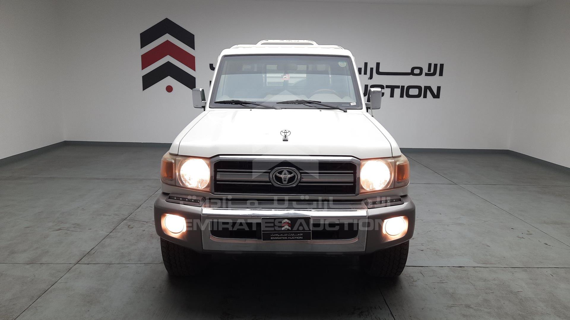 2013 TOYOTA LAND CRUISER VIN: JTFLU73J9D4538474