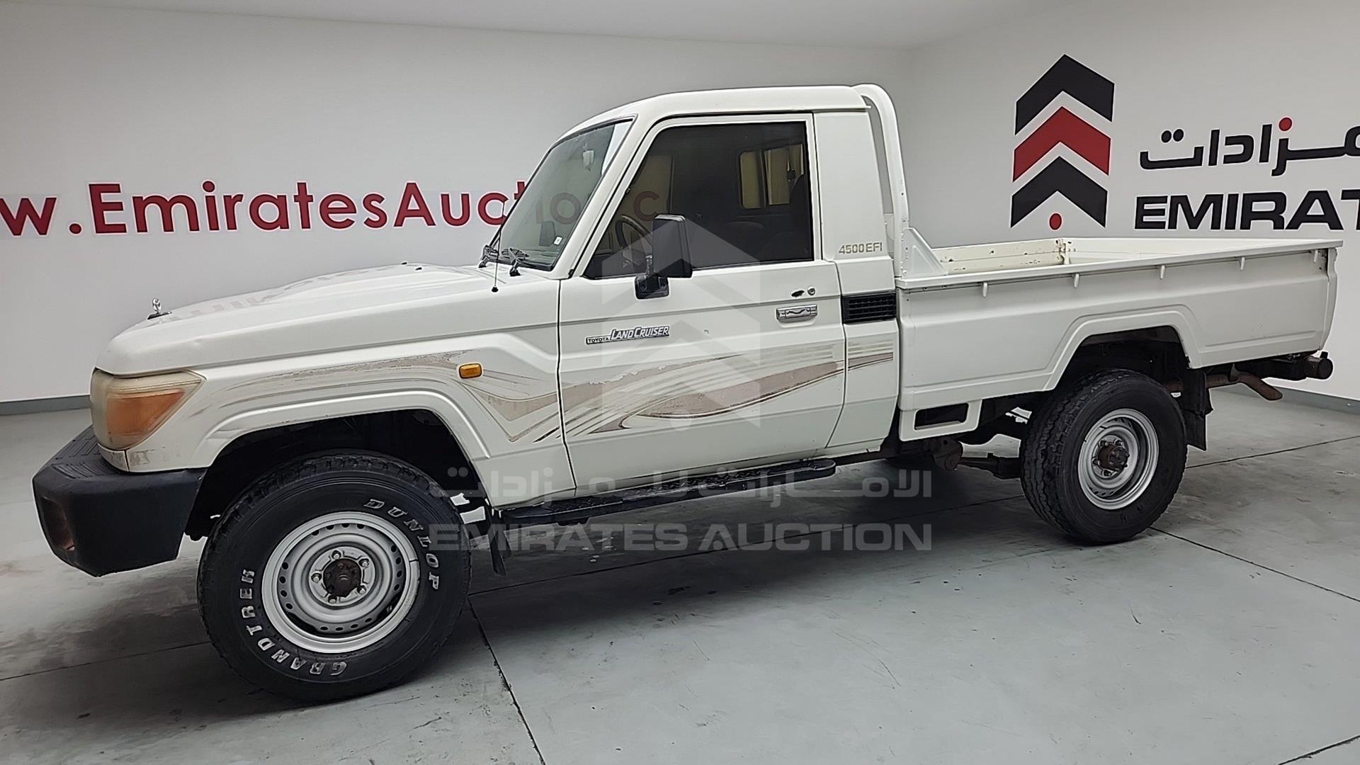 2008 TOYOTA LAND CRUISER PICKUP VIN: JTFLJ71J888015795