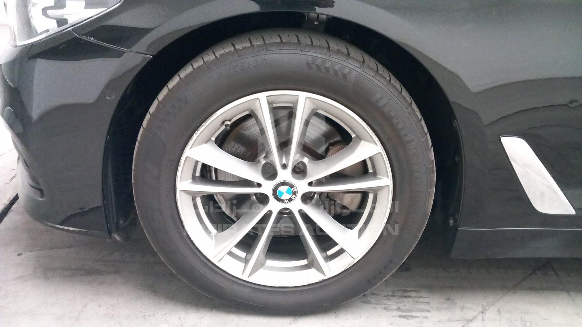 2019 BMW 520 VIN: WBAJA1A07KWW09864
