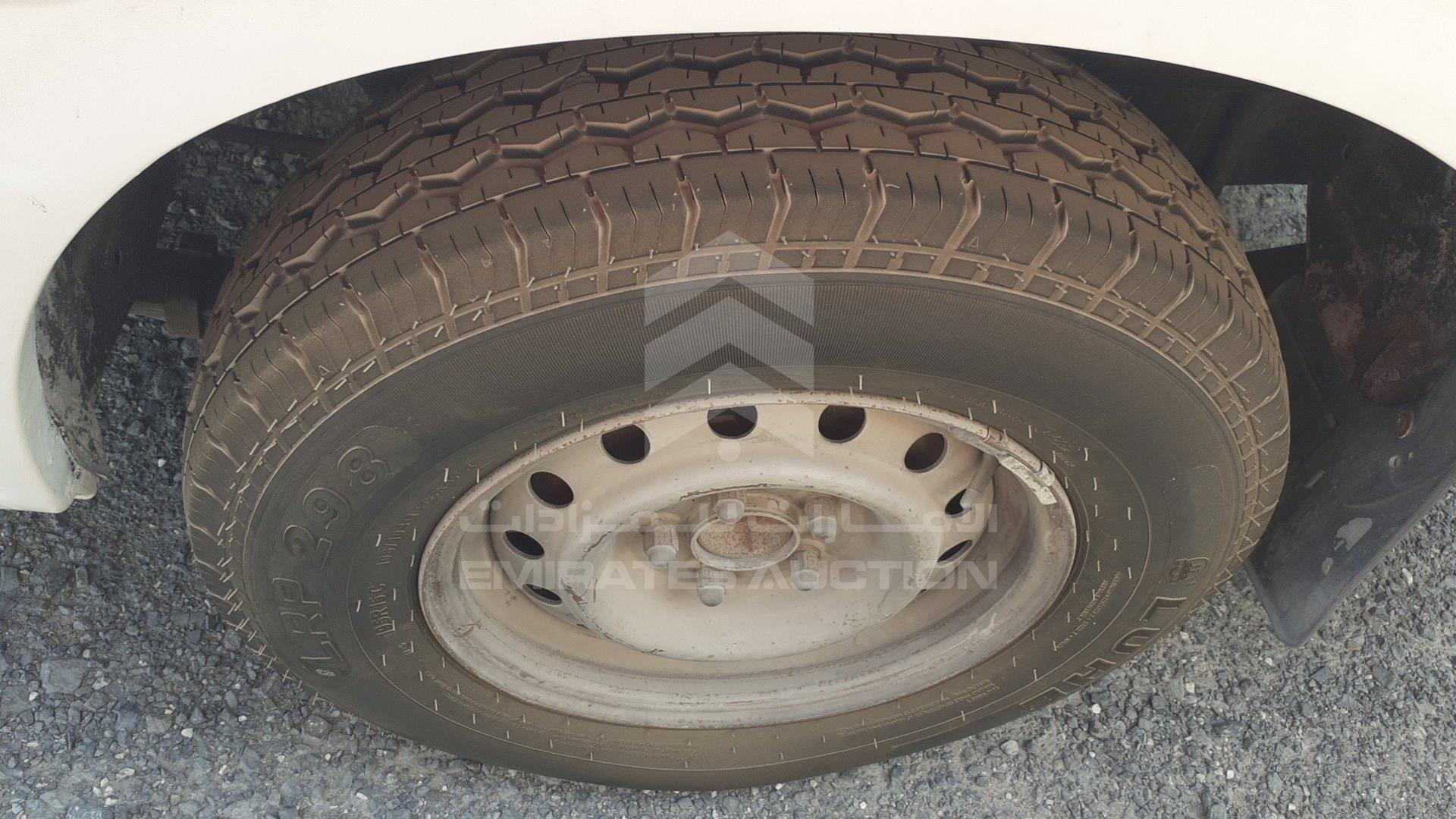 2004 TOYOTA HIACE VIN: JT4ZR119747014684