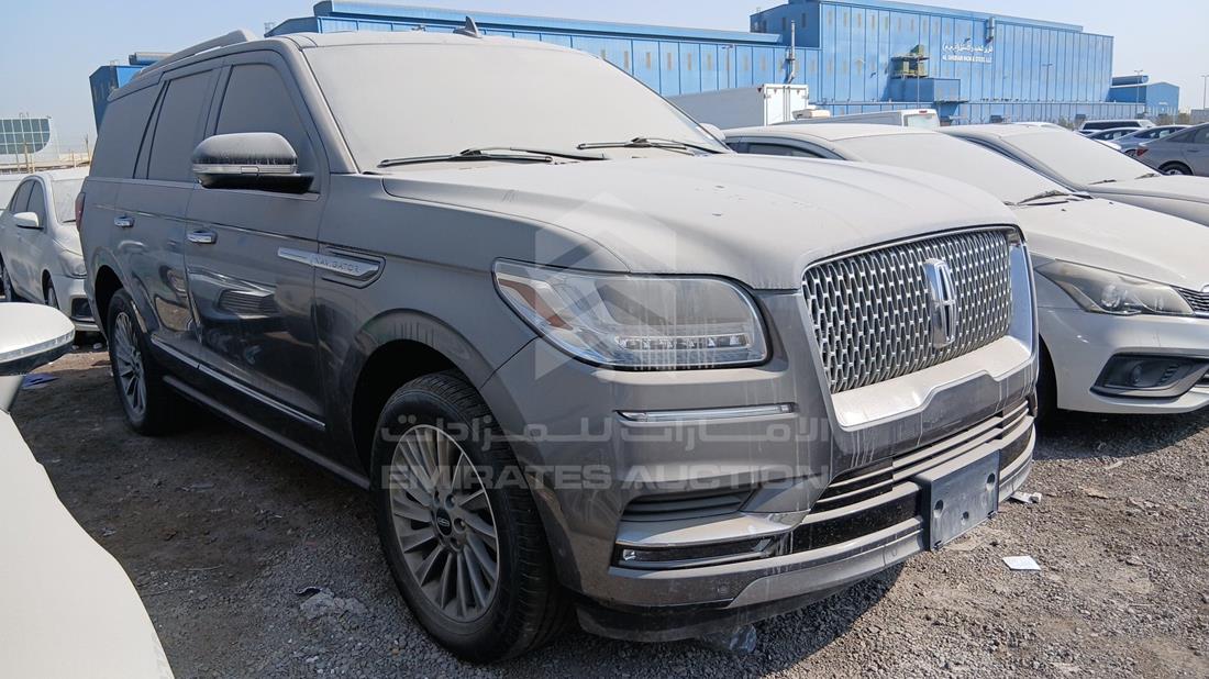 2021 Lincoln Navigator — Front Right Angle — Photo 10