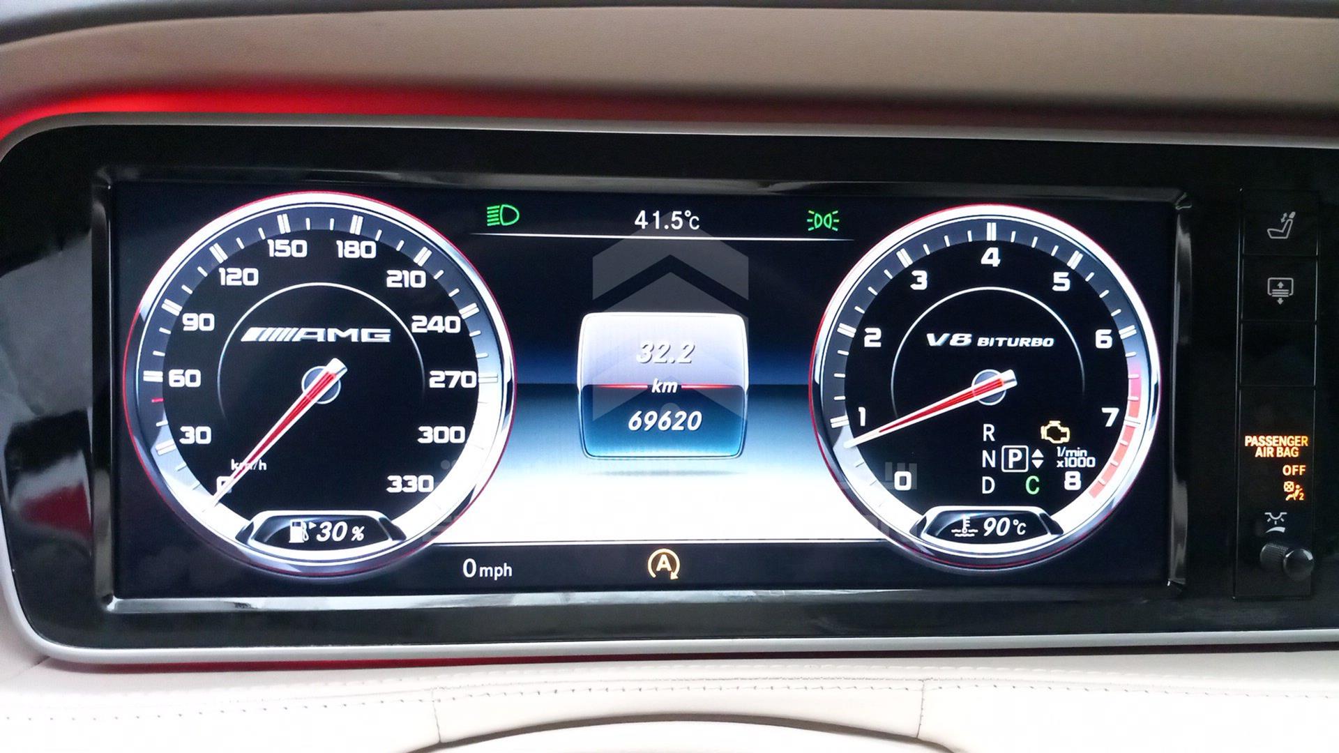 2015 MERCEDES S 63 AMG VIN: WDDUG7JB7FA074434