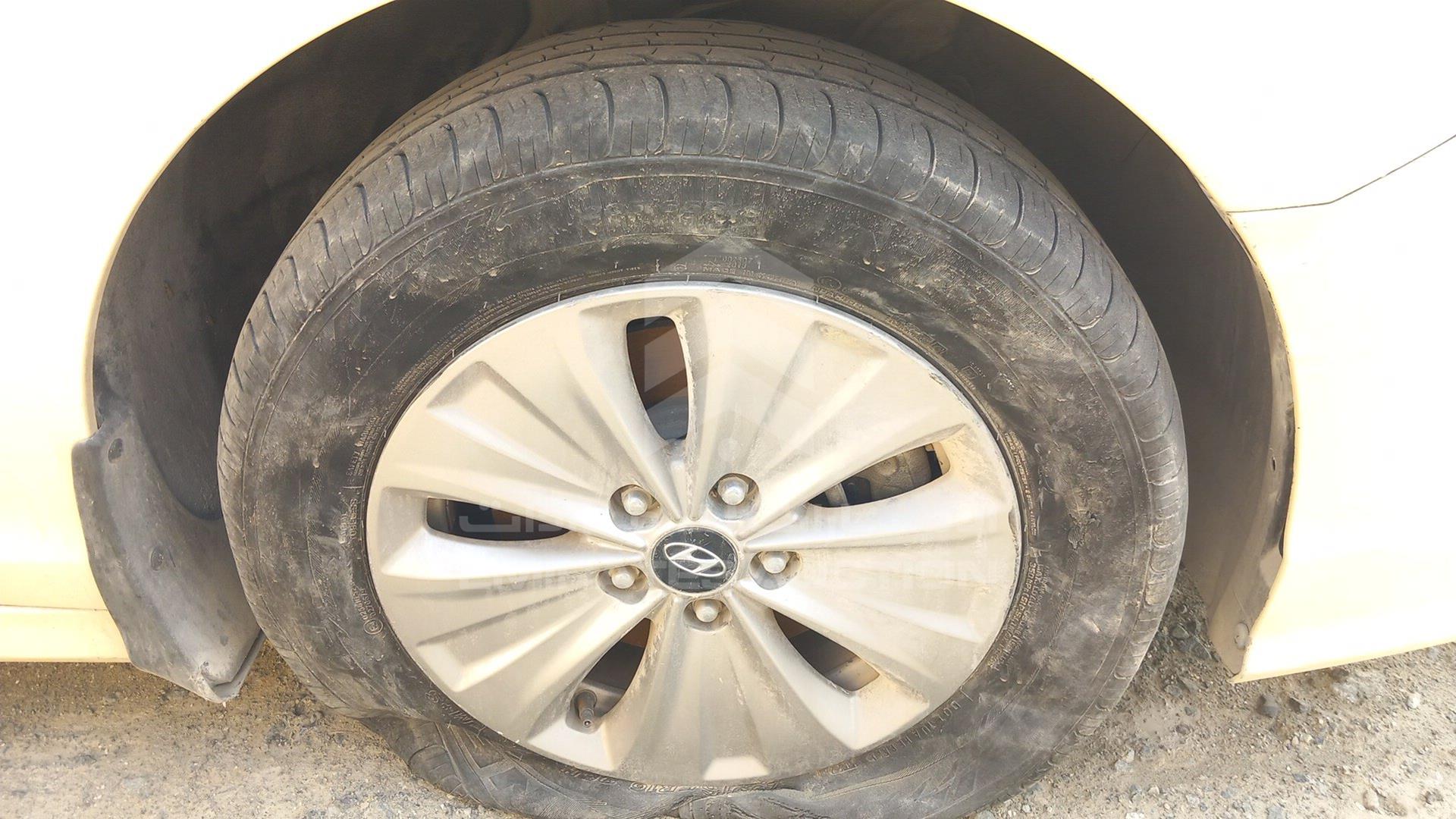 2018 HYUNDAI SONATA VIN: KMHE2413XJA082035