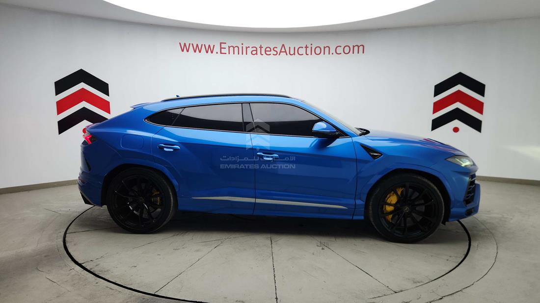 2021 Lamborghini Urus — Right Full View — Photo 40