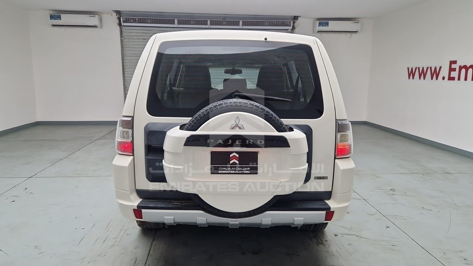 2011 MITSUBISHI PAJERO VIN: JMYLRV95WBJ708816
