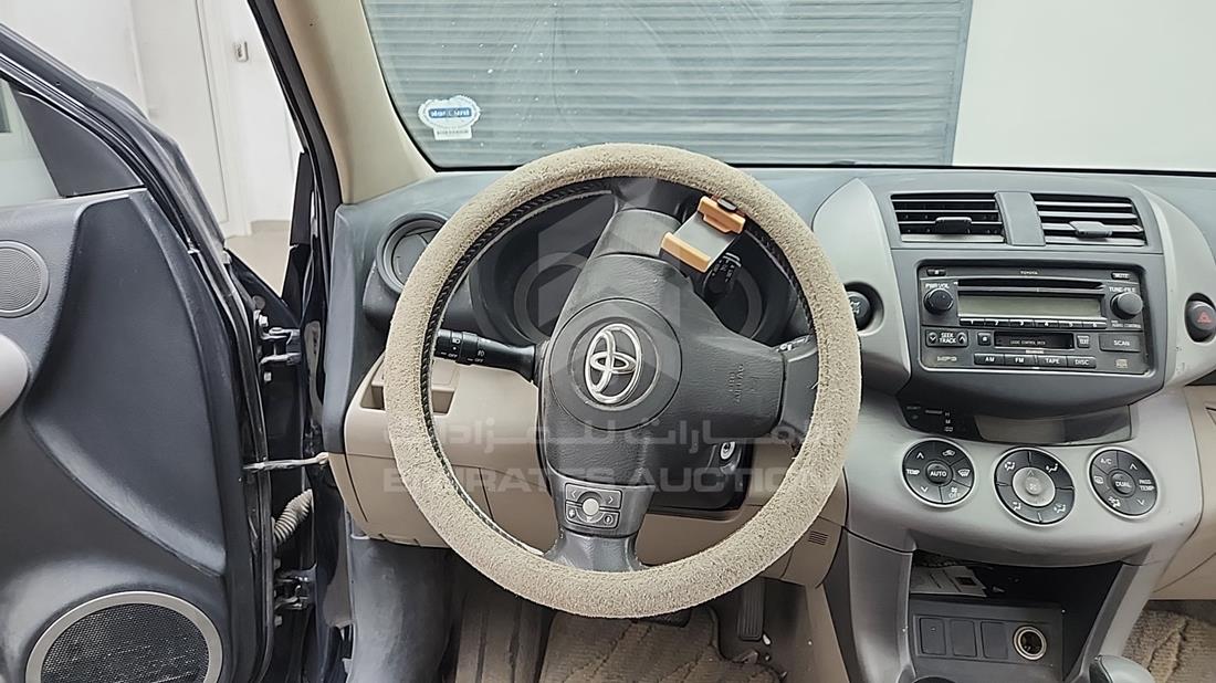 2006 Toyota RAV 4 — Steering & Mounted Controls — Photo 13