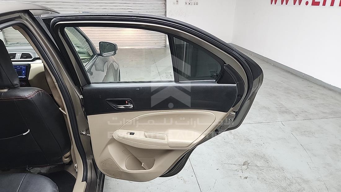 سوزوكي Dzire 2022 — الباب الخلفي الأيمن — صورة 23