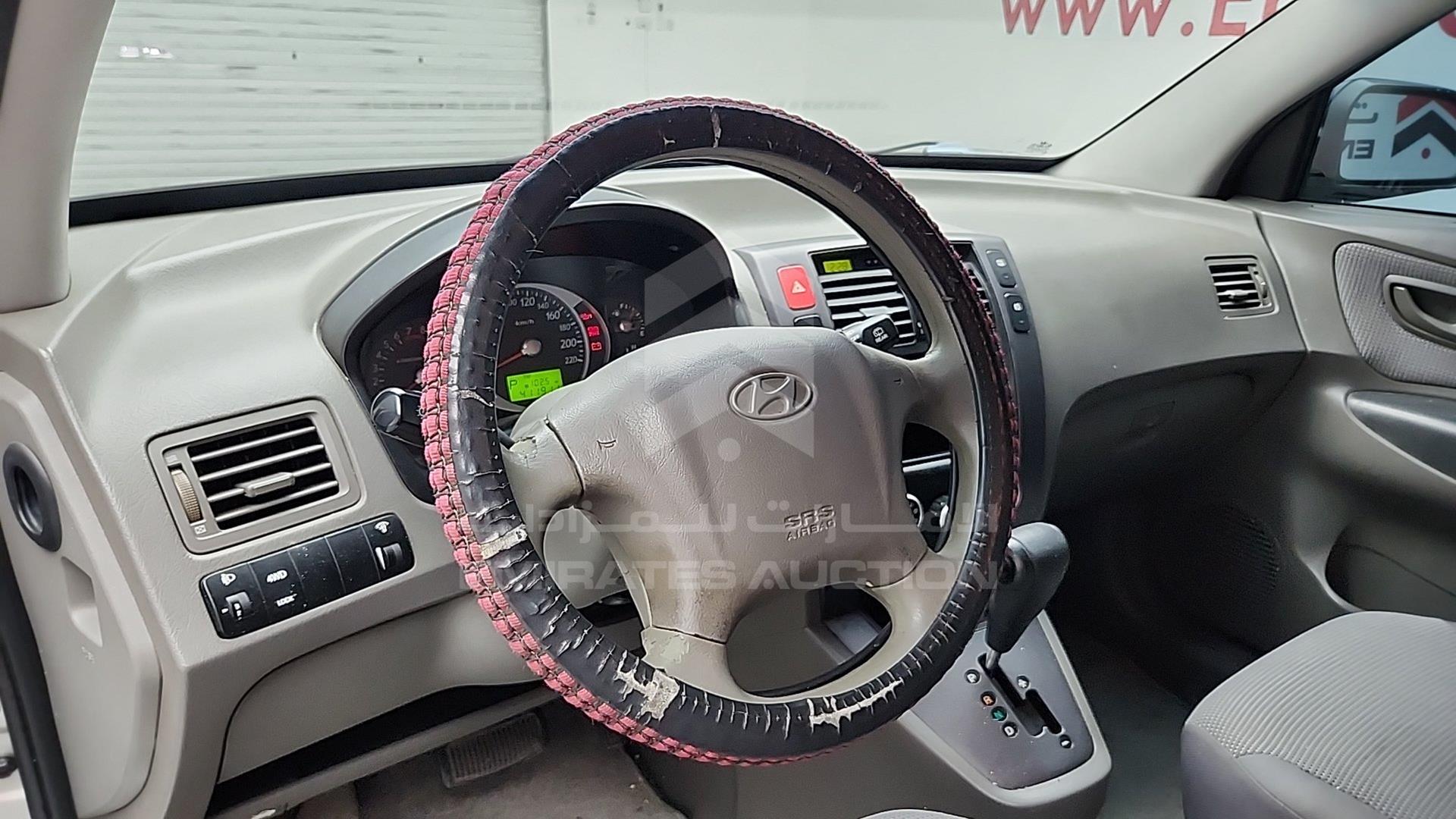 2008 HYUNDAI TUCSON VIN: KMHJM81B28U818546
