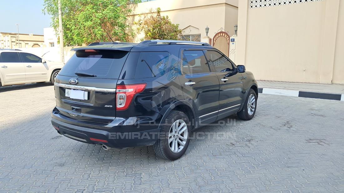 2015 Ford Explorer — Rear Right Angle — Photo 8