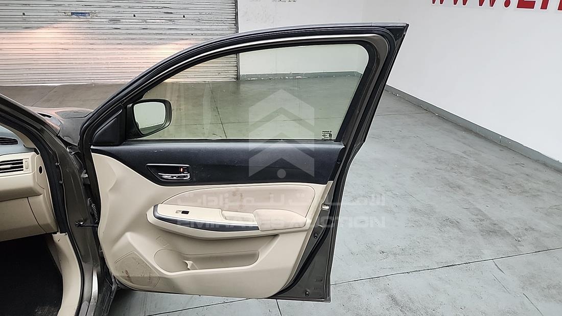 سوزوكي Dzire 2022 — الباب الأمامي الأيمن — صورة 26