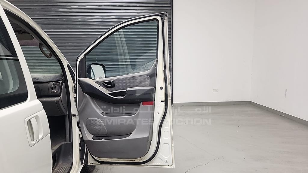 KMJWA37R1CU374704 - 2012 HYUNDAI H1 - #526410