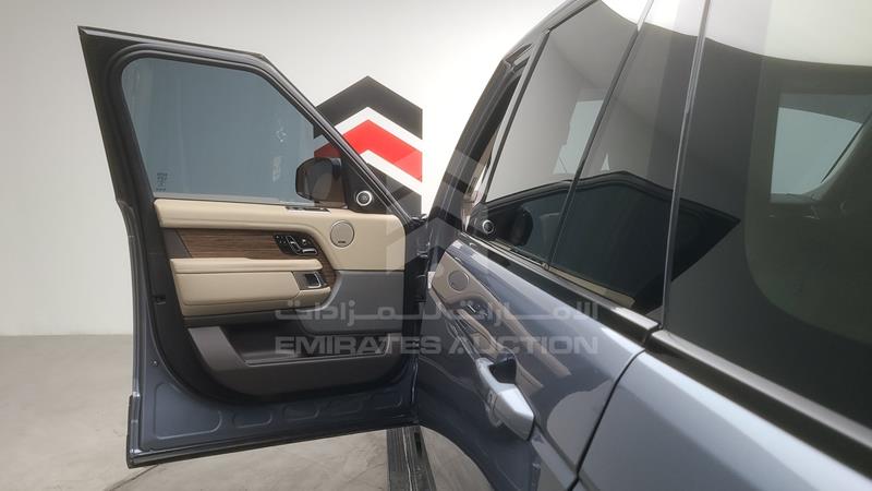 SALGA2BV6JA380966 Auction: EmiratesAuction Lot: 405807 SALGA2BV6JA380966 Range Rover Vogue SE 2018 BLUE Photo 17
