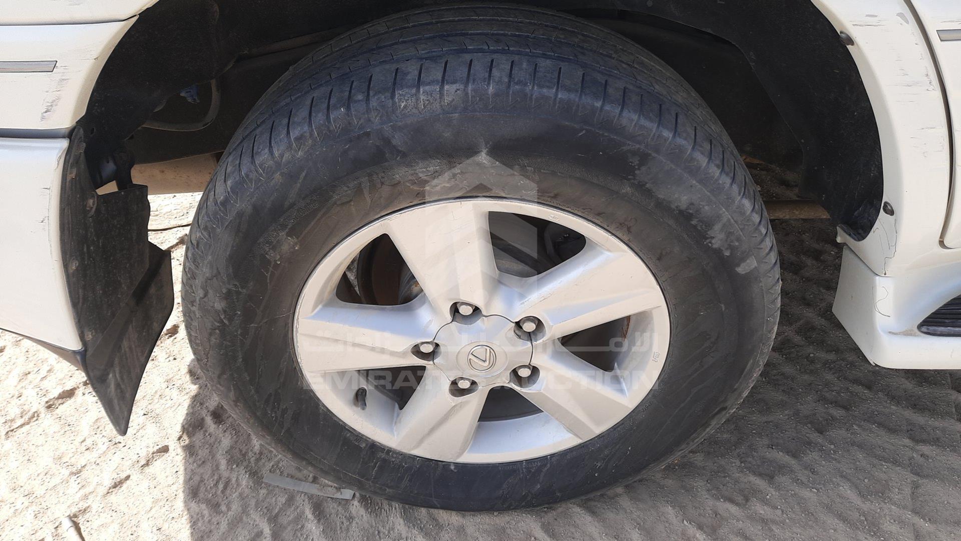 2005 LEXUS LX 470 VIN: JTJHT00WX53551277