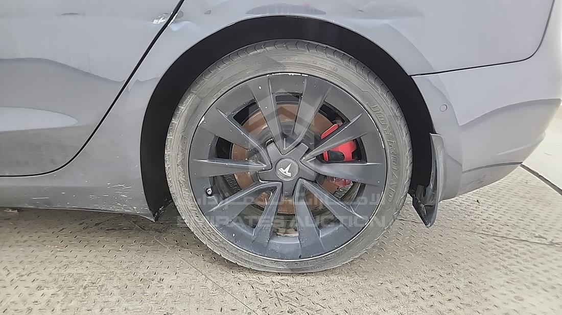 تيسلا موديل 3 2021 — الإطار الخلفي الأيسر — صورة 23
