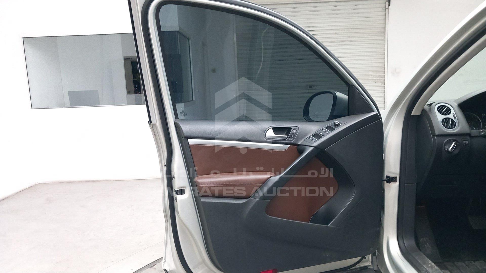2016 VOLKSWAGEN TIGUAN VIN: WVGDE2AX1GW544858