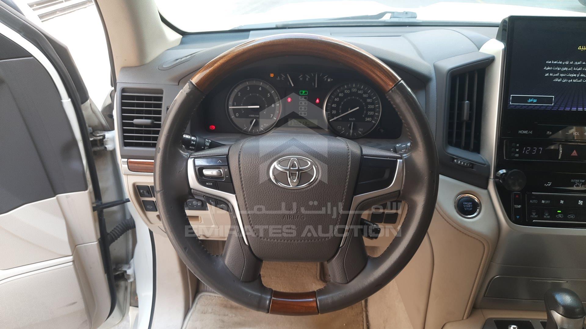 2018 TOYOTA LAND CRUISER VIN: JTMHU01J1J5143686