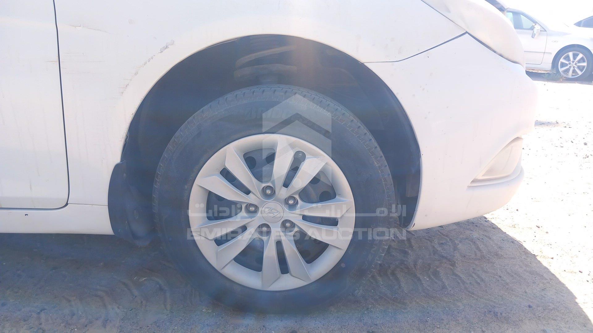 2014 HYUNDAI SONATA VIN: KMHEB41C5EA618234