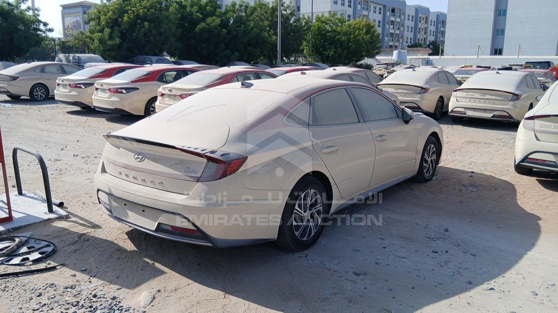 2021 Hyundai Sonata Hybrid — Rear Right Angle — Photo 9