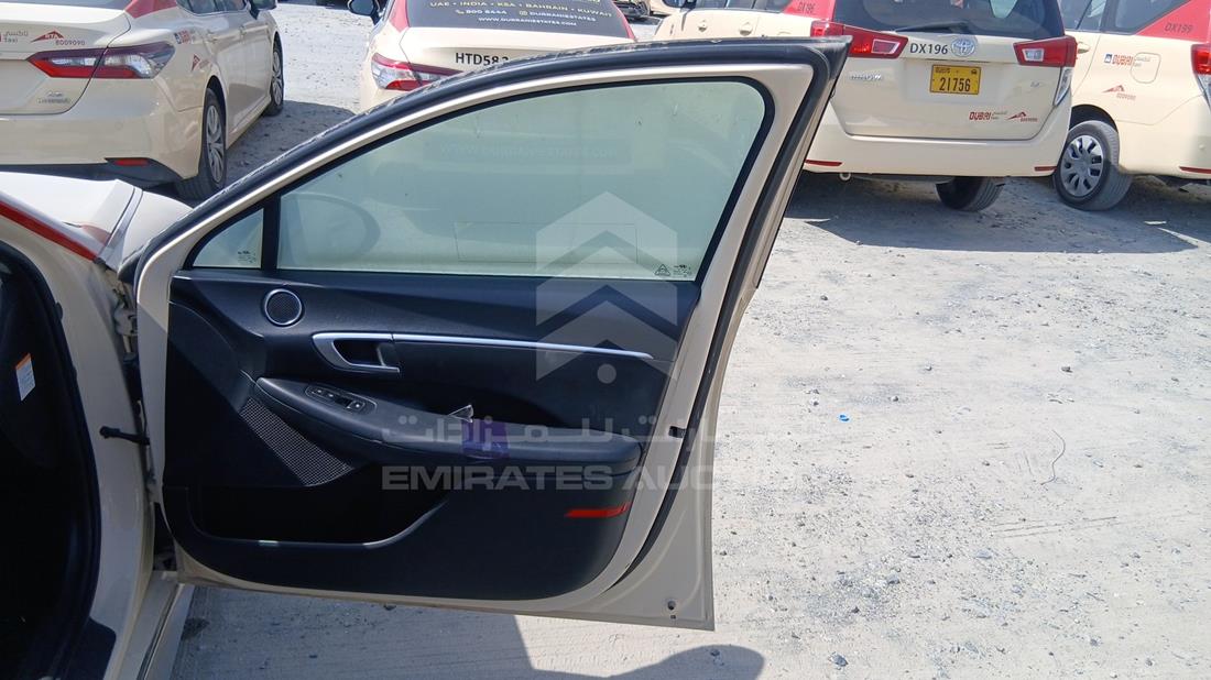 2021 Hyundai Sonata Hybrid — Front Right Door — Photo 25