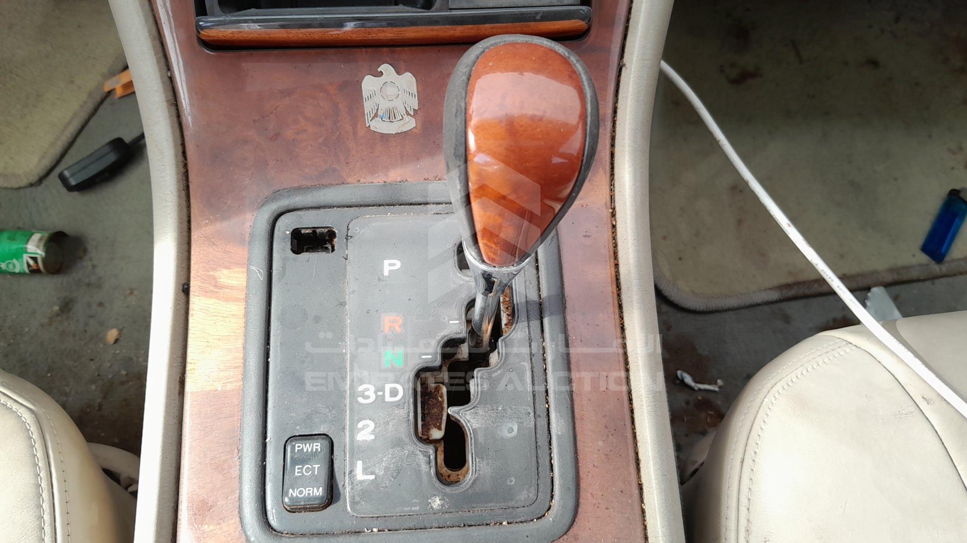 1997 LEXUS LS400 VIN: JT8BH28F7V0092378