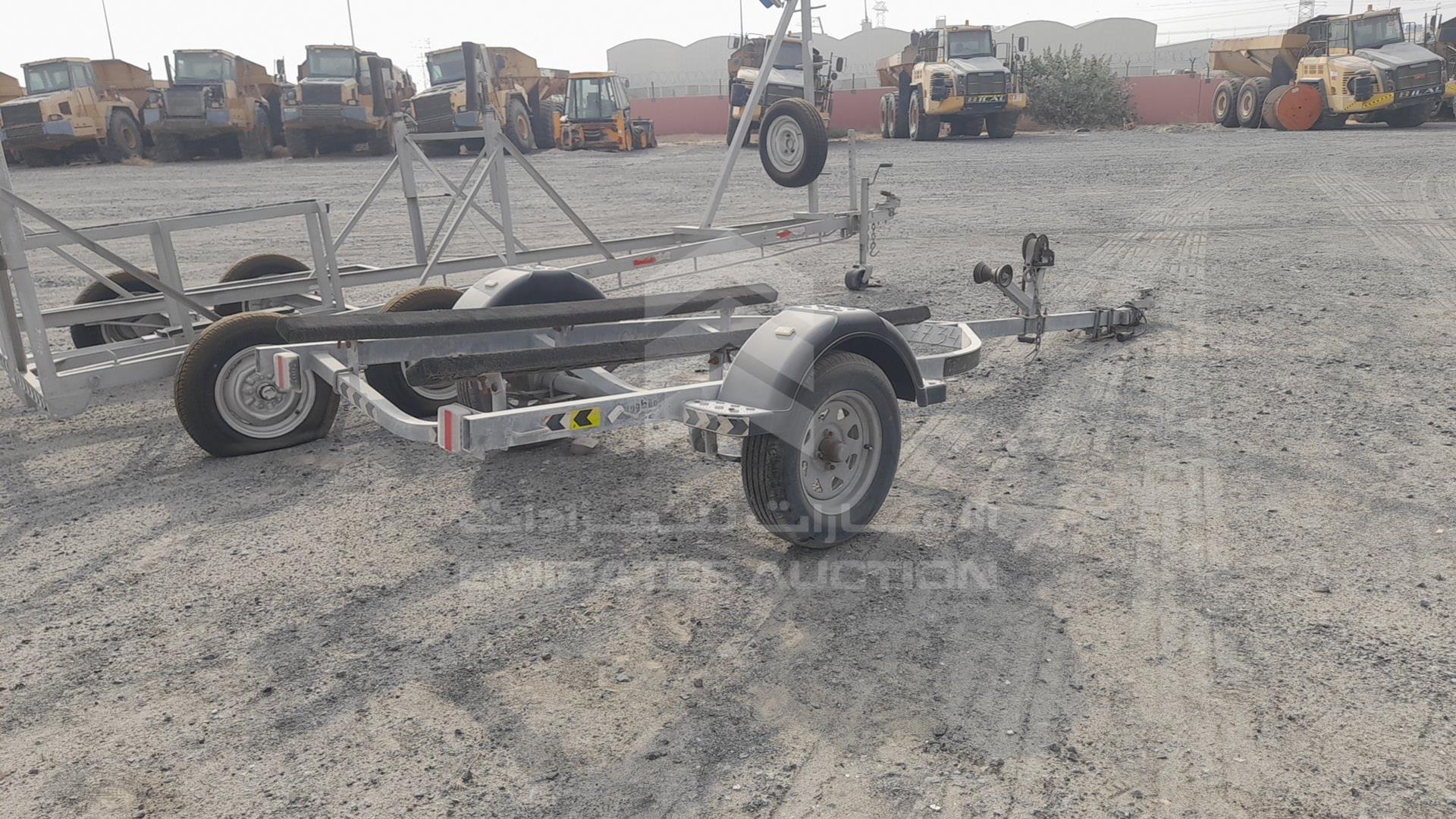 2019 TRAILER LOCAL VIN: D081353DXBTRAILER