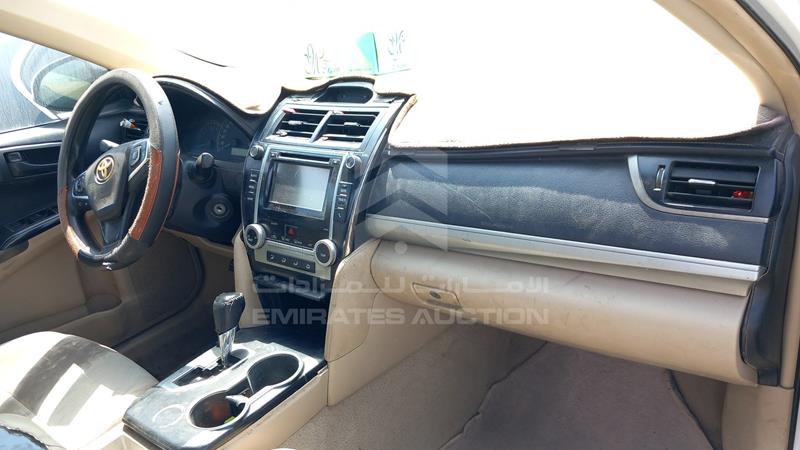 6T1BF9FK0CX386855 Auction: EmiratesAuction Lot: 403871 6T1BF9FK0CX386855 Toyota Camry 2012 WHITE Photo 24