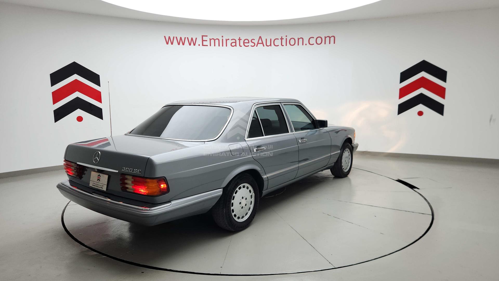 1989 MERCEDES 300 VIN: WDBCA24D0KA438919