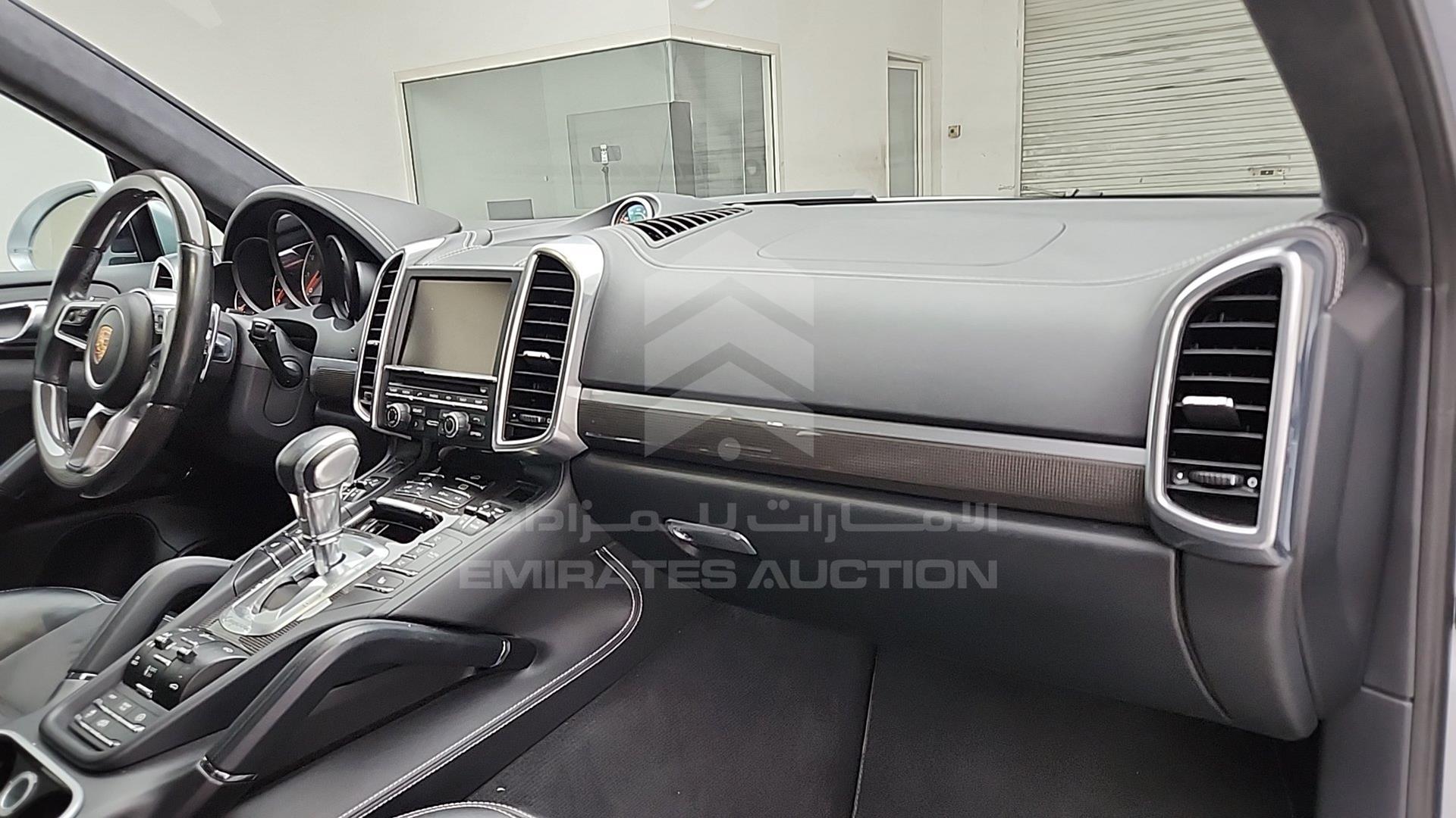 2016 PORSCHE CAYENNE VIN: WP1ZZZ92ZGLA72836
