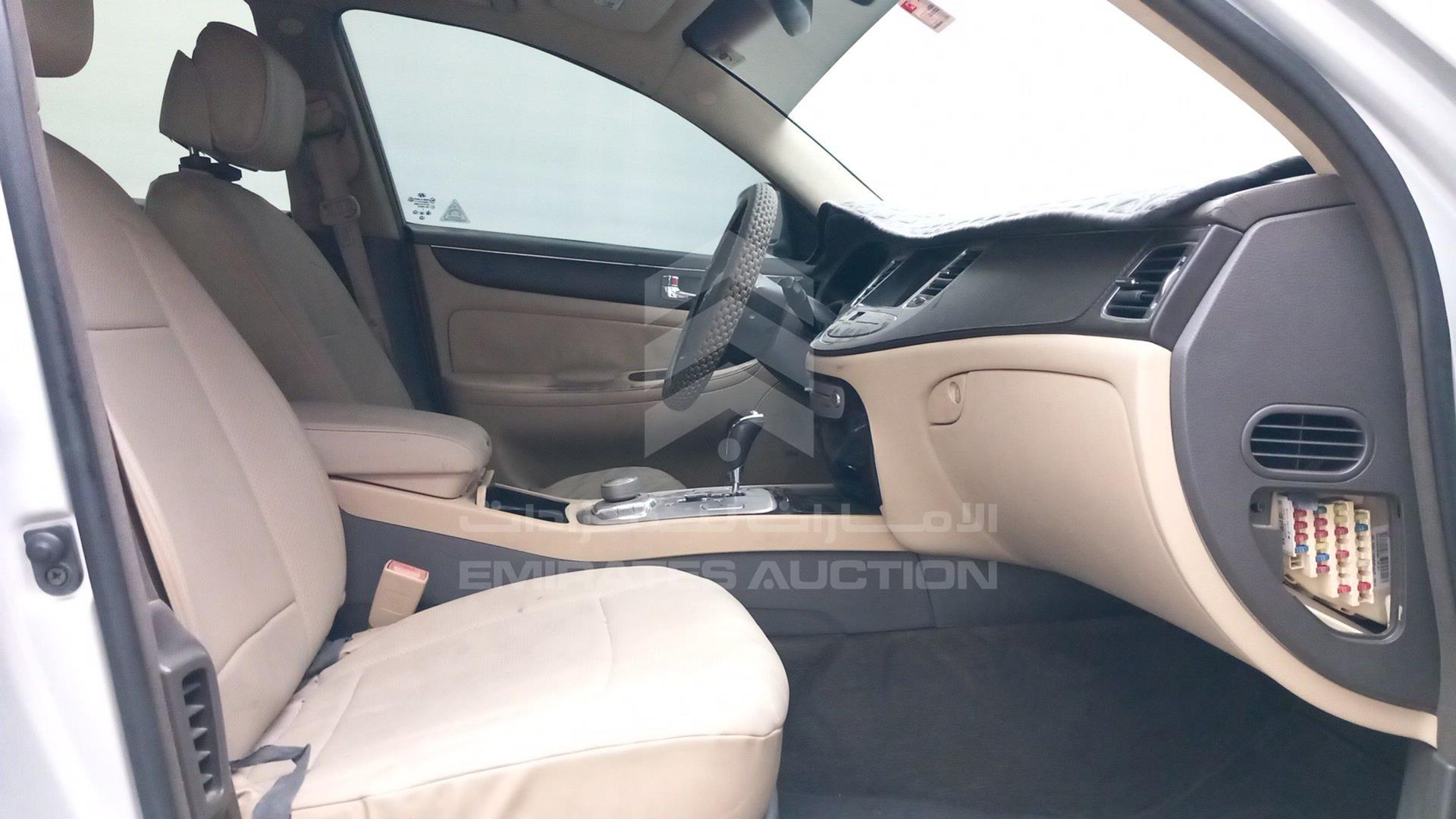 2011 HYUNDAI GENESIS VIN: KMHGC4DF3BU124072