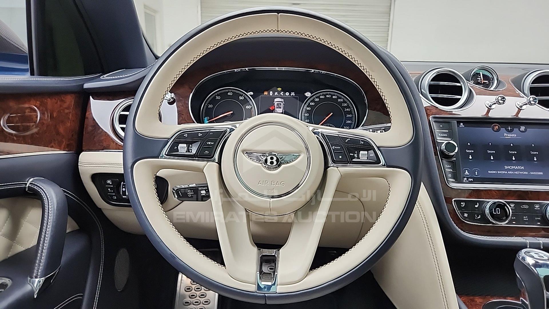 2017 BENTLEY BENTAYGA VIN: SJAAB1ZV0HC013457