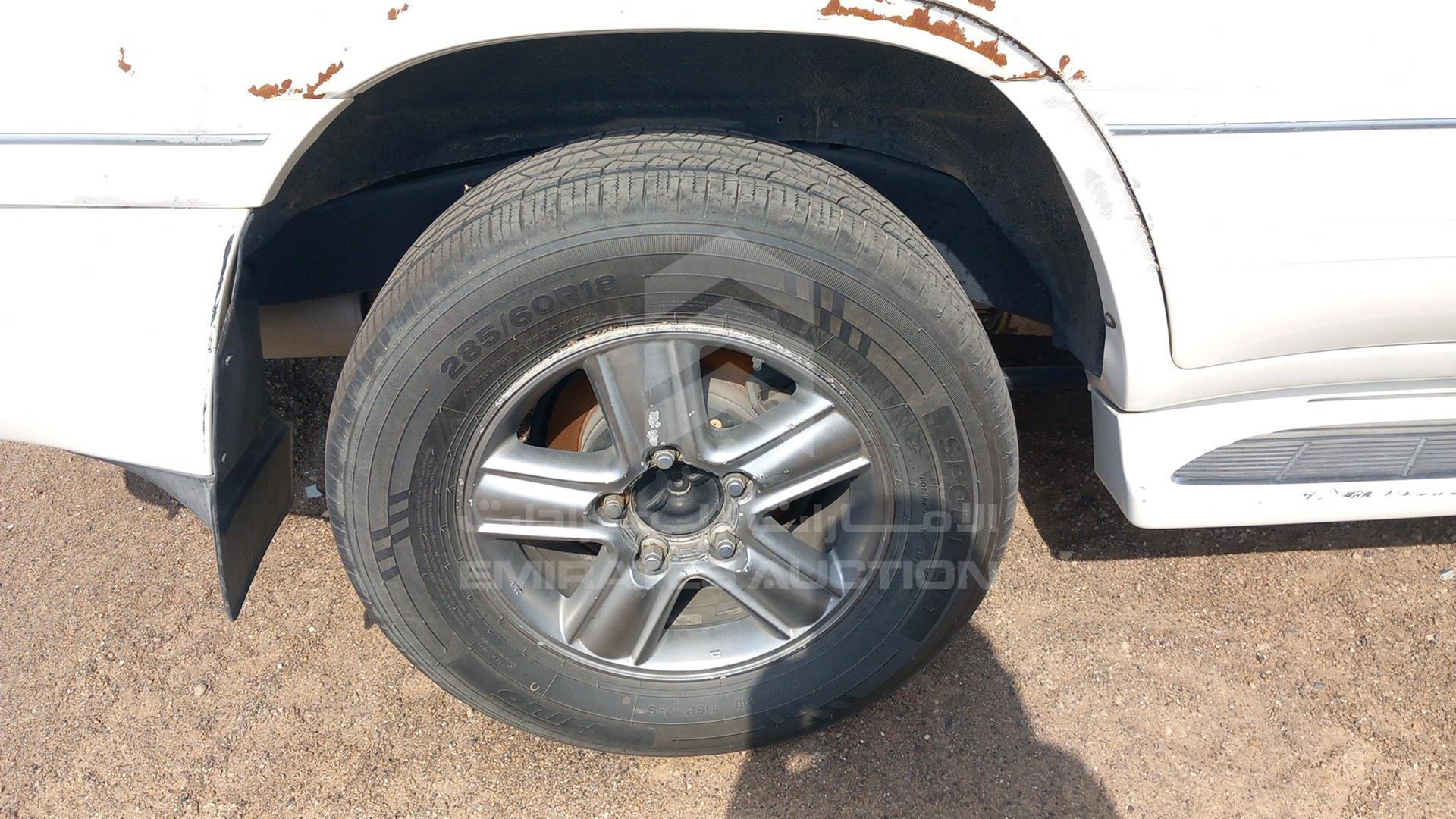 2006 LEXUS LX 470 VIN: JTJHT00W464007210