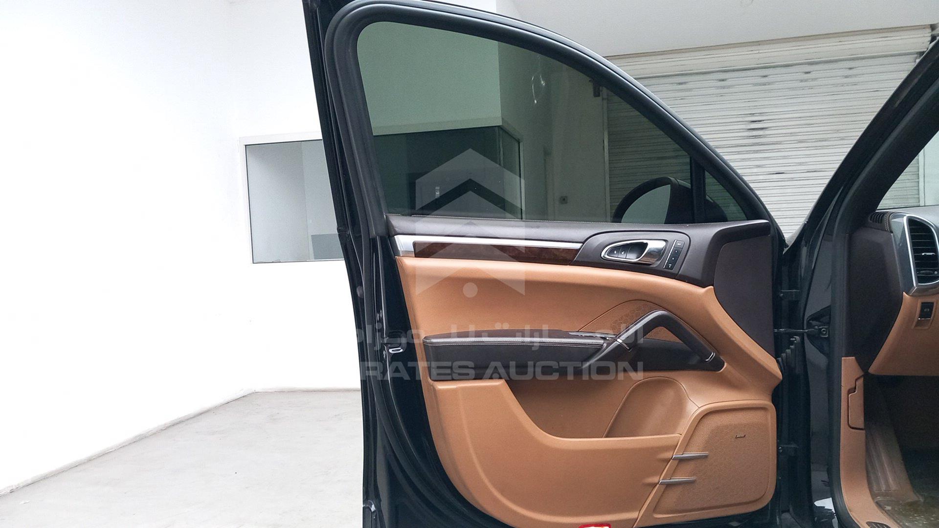 2013 PORSCHE CAYENNE S VIN: WP1ZZZ92ZDLA86594
