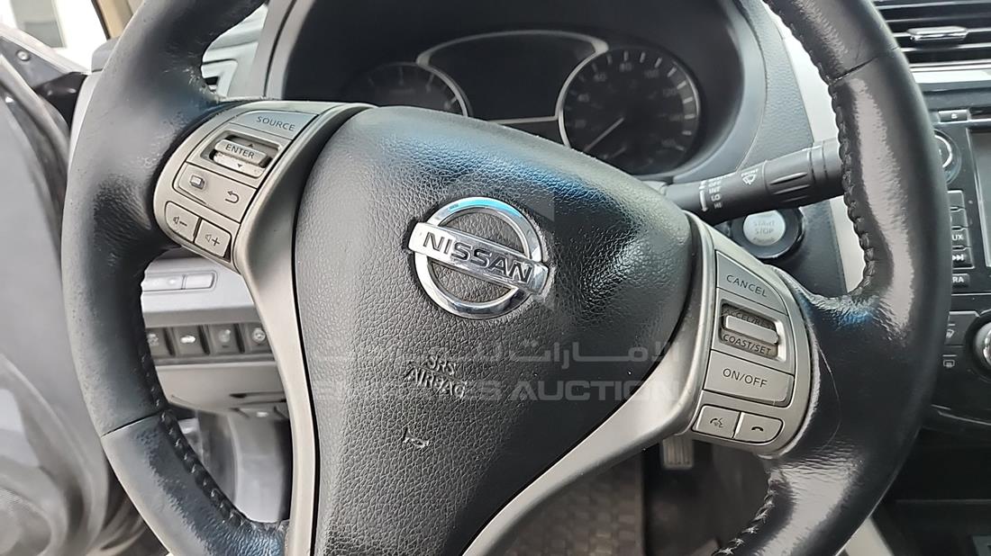 نيسان التيما 2013 — التحكمات في عجلة القيادة — صورة 16