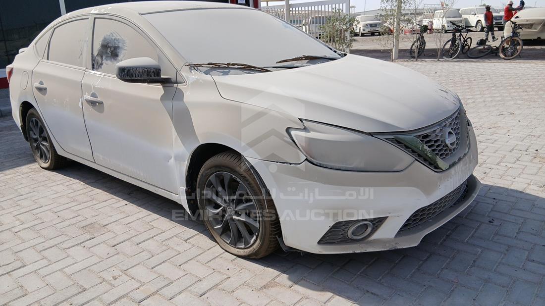 2019 Nissan Sentra — Front Right Angle — Photo 9