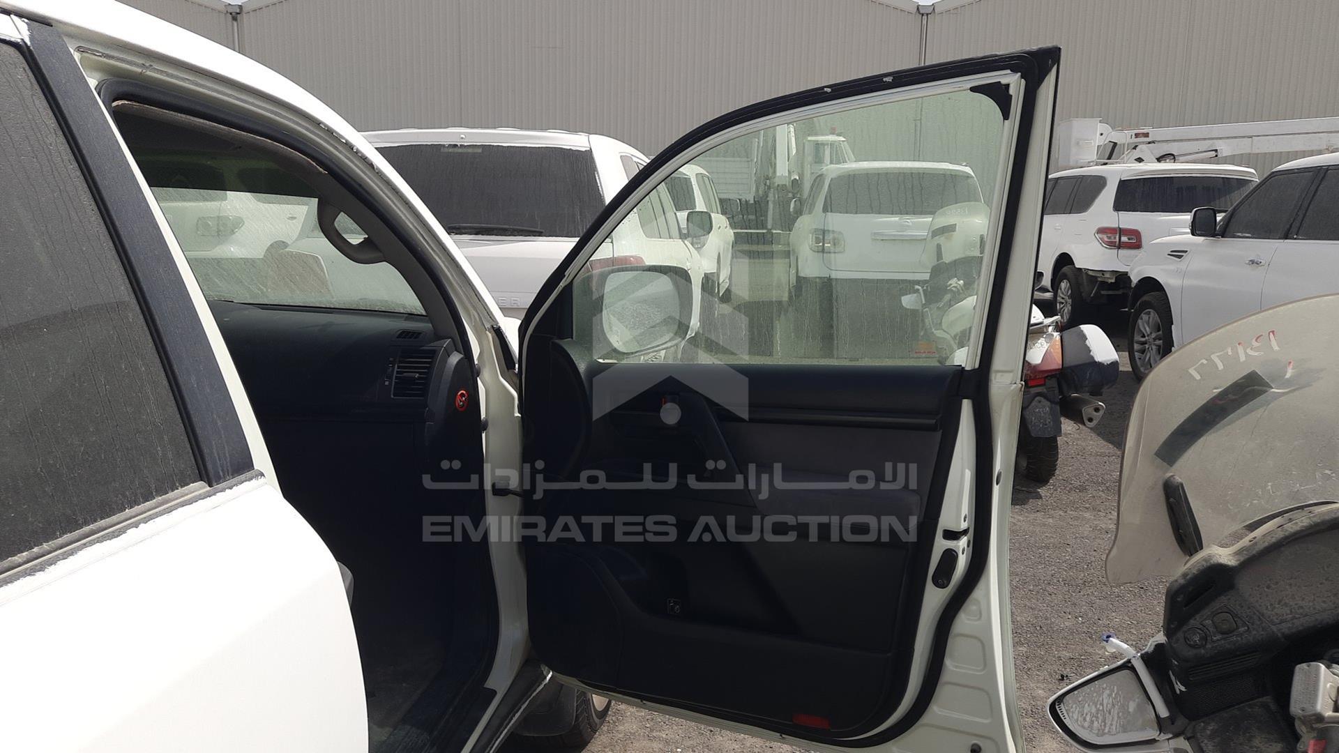 2011 TOYOTA LAND CRUISER VIN: JTMDU09J3B4033748