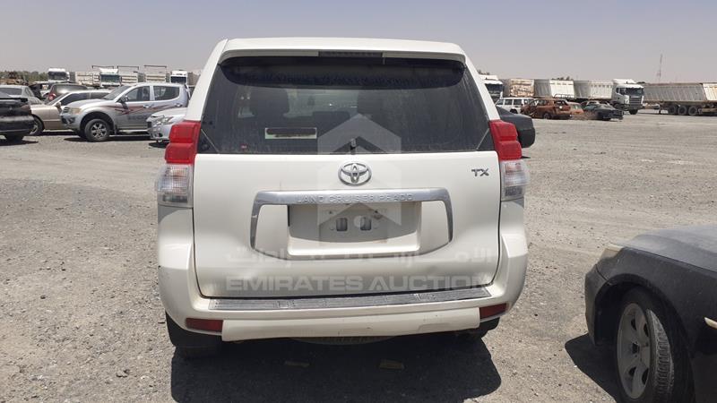 JTEBX9FJ7DK110252 Auction: EmiratesAuction Lot: 409139 JTEBX9FJ7DK110252 Toyota Land Cruiser Prado 2013 WHITE Photo 9
