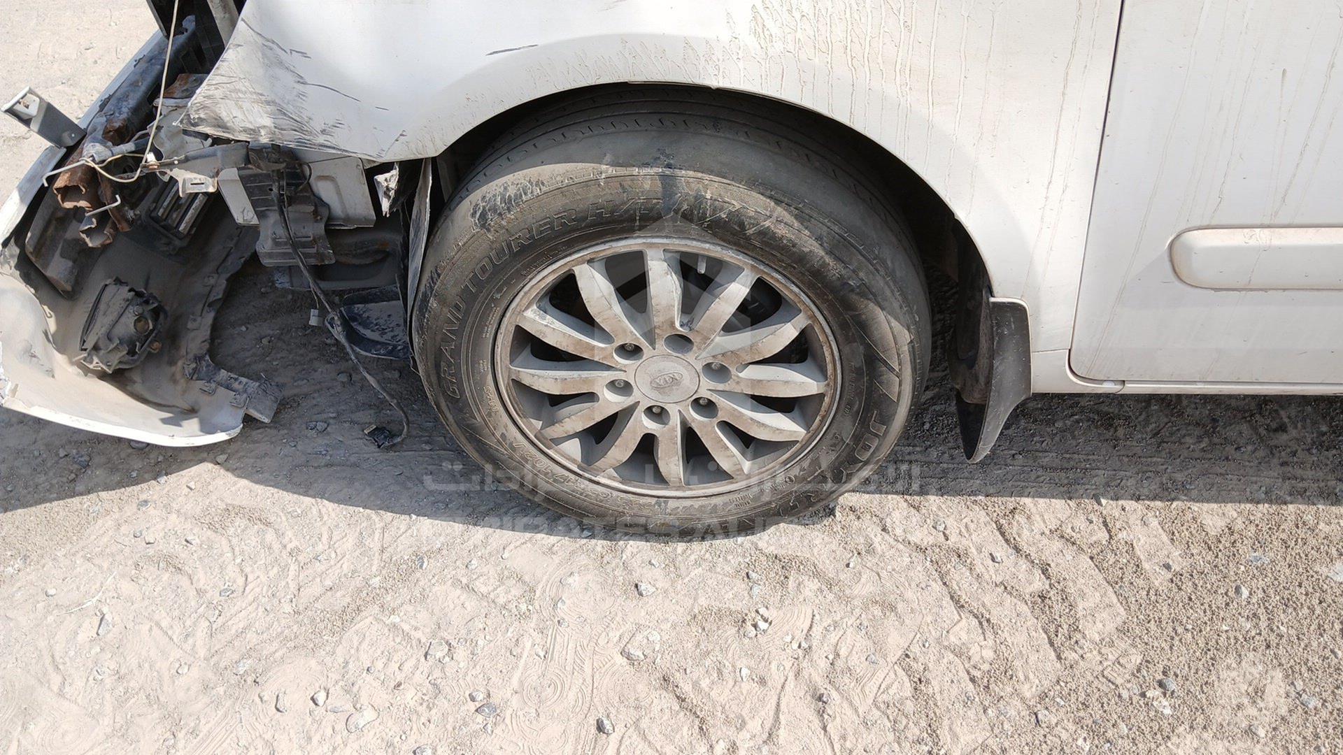 2011 KIA CARNIVAL VIN: KNAMH8176B6368474