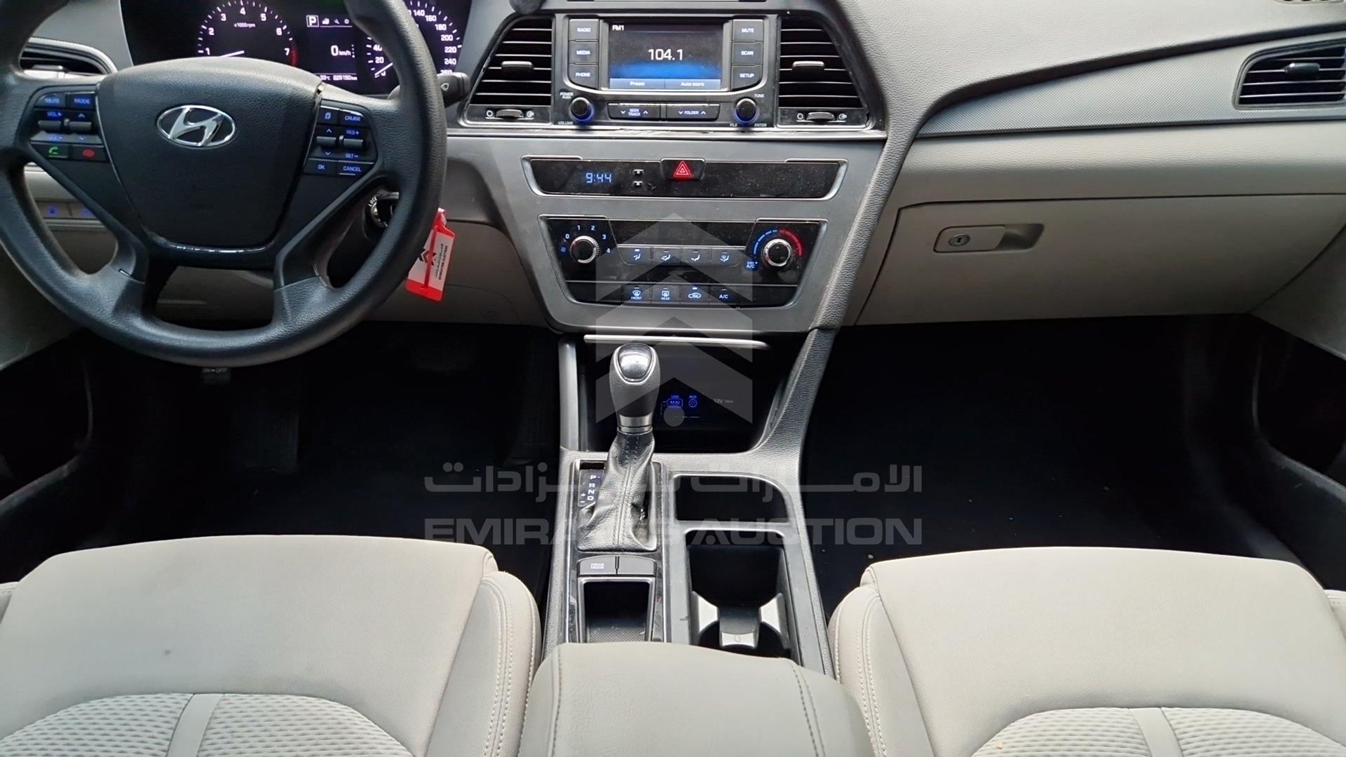 2016 HYUNDAI SONATA VIN: KMHE241G9GA207828