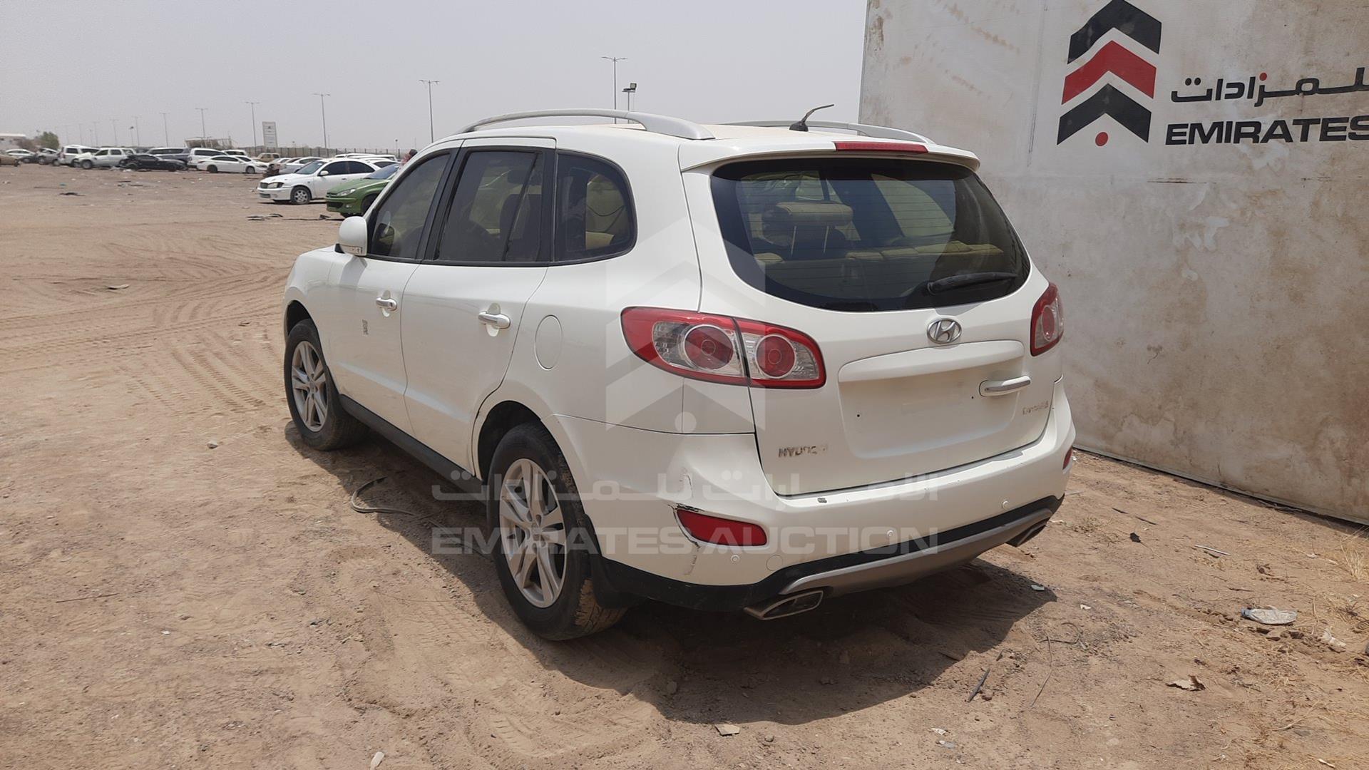 2011 HYUNDAI SANTA FE VIN: KMHSG81B4BU712358