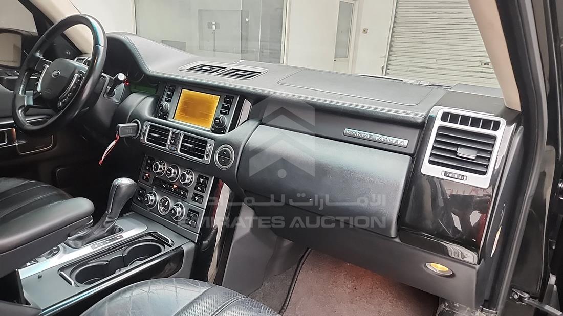2008 Range Rover Vogue — Front Right Passenger Dashboard View — Photo 31