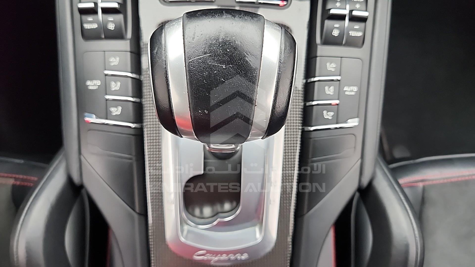 2014 PORSCHE CAYENNE GTS VIN: WP1ZZZ92ZELA73608