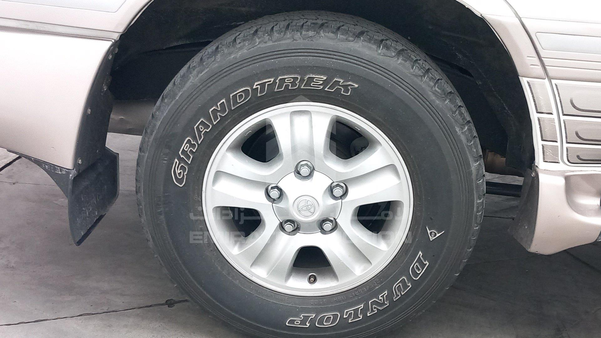2004 TOYOTA LAND CRUISER VIN: JTEHT05J442060123