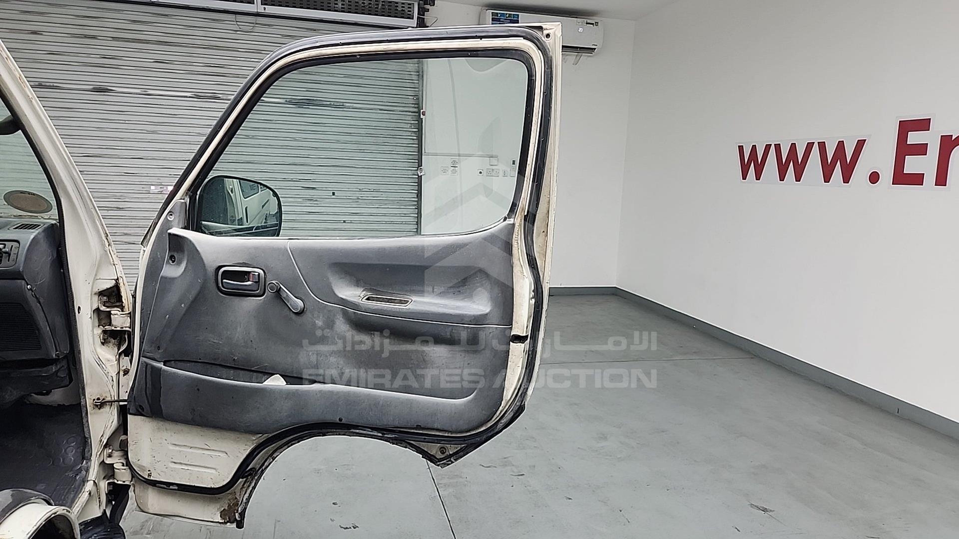 2003 TOYOTA HIACE VIN: JTCFR119337011416