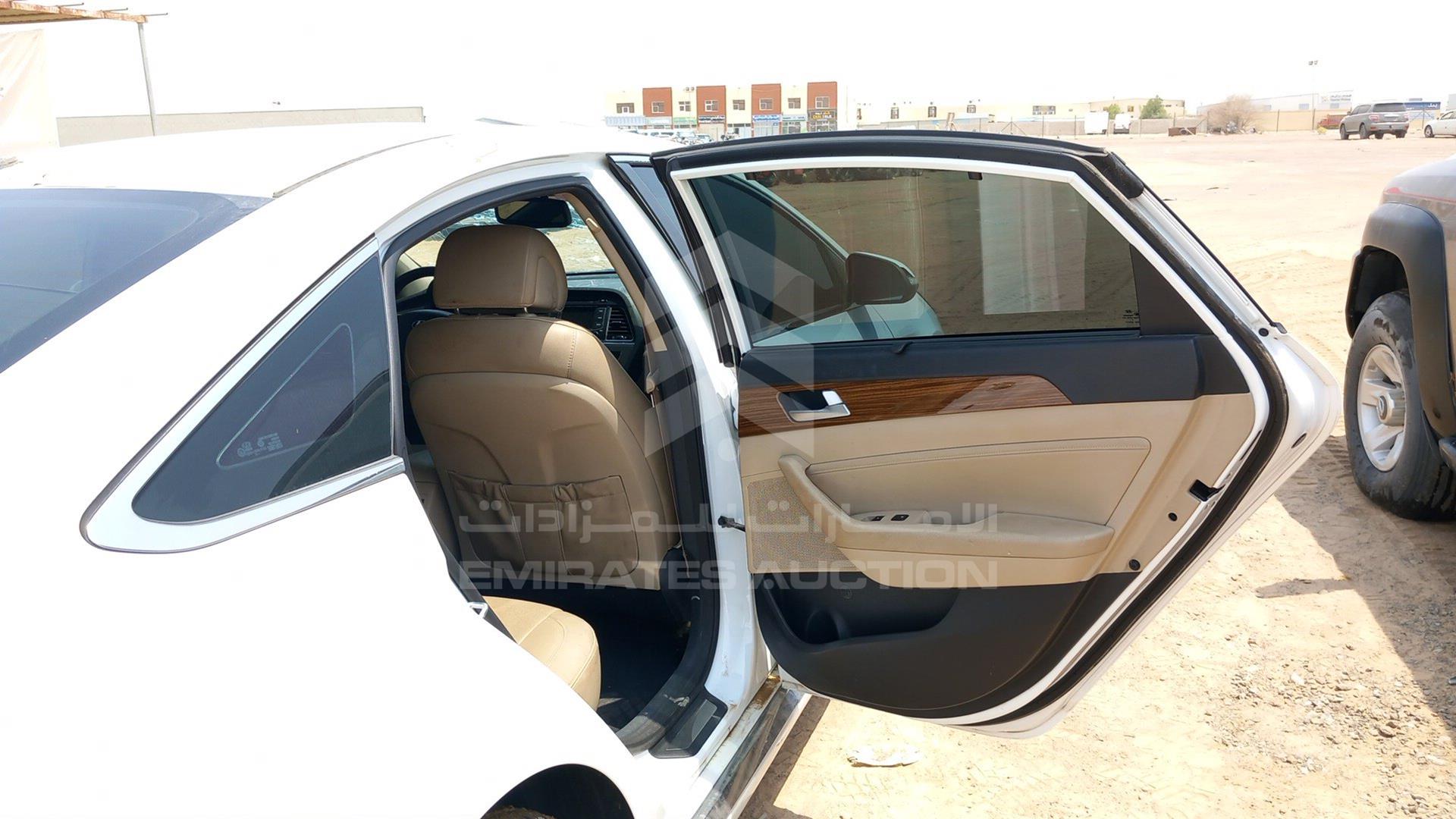 2015 HYUNDAI SONATA VIN: 5NPE34AF8FH208386